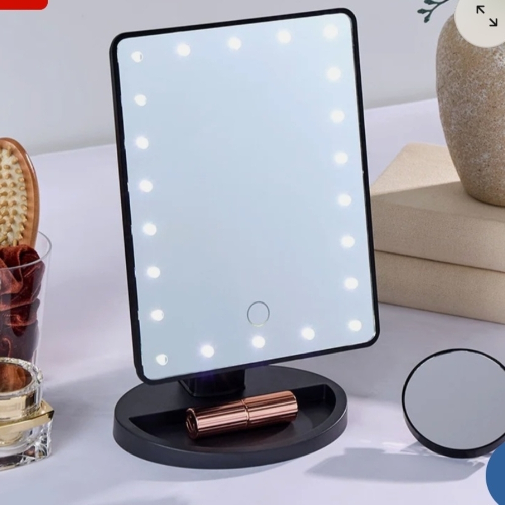 LED Vanity Mirror With Magnifying Round Portable Mirror. New In Box